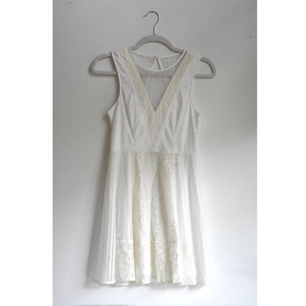 BCBGeneration White Floral Dress